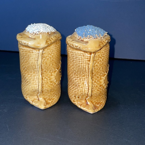 Salt and Pepper Sack Ceramic Shakers Bag Burlap Sack Vintage Collectible - Picture 6 of 9